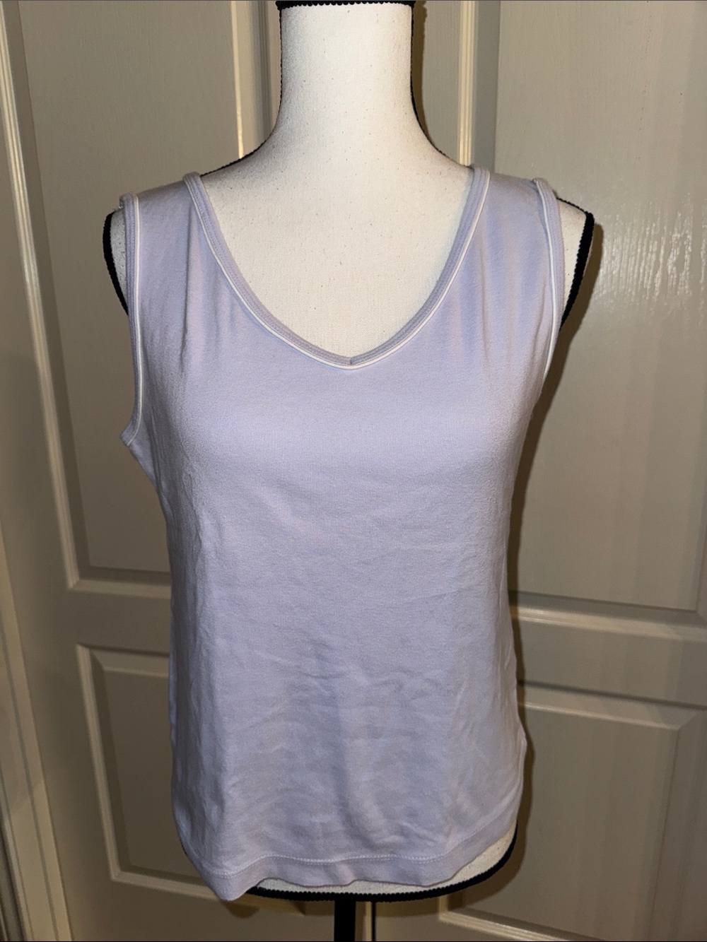 New York & Company - Light Purple V-Neck Sleeveless Tank - Size Large